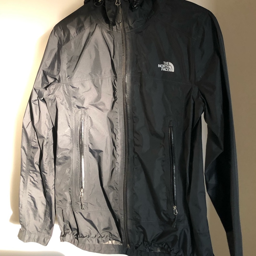 The north Face wind breaker small